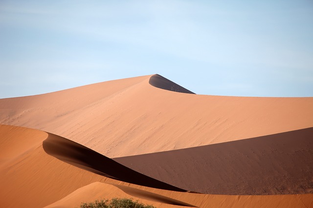 Duże góry piasku na Pustyni Nambijskiej.